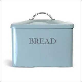 Et une boite  pain, une ! Merci M'man !