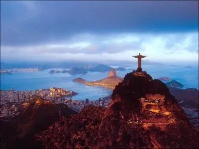 'Attention  la statue en descendant sur : '