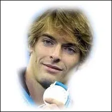 En 2011  Shangha, il devient le 1er champion du monde de l'histoire de la natation franaise du 100 m dos :