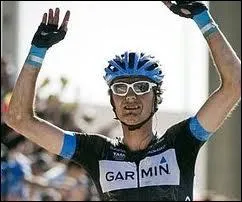 Le 10 avril, il signe la 54 me victoire belge dans Paris-Roubaix ... .