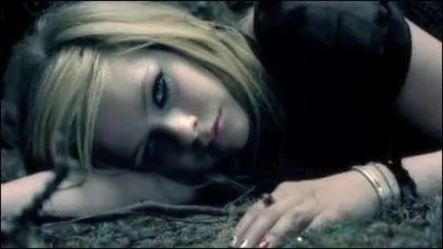 (2010) Quel est ce clip qui illustre la bande originale du film 'Alice aux pays des merveilles' ?