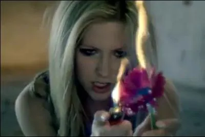 (2011) Les larmes sont encore au rendez-vous dans ce clip, mais le plan de camra ne change pas au niveau du lieu. Quel est ce titre ?