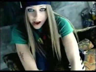 (2002) Le style de clip est identique que le 1er, sauf qu'il y a du grabuge au coeur de la ville. Avril donne un concert se dressant sur le toit d'une voiture. Quel est ce titre ?