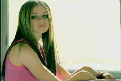 (2004) Avril n'apparat pas avec les membres de son groupe dans ce clip. Elle est seule dans sa chambre au dbut. Quel est ce titre ?