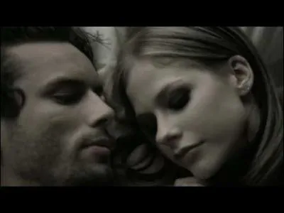 (2004) Les temps de rvolte changent peu  peu, Avril tourne son histoire d'amour dans ce clip. Quel est ce titre ?