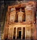 O se situe le site archologique de Ptra ?