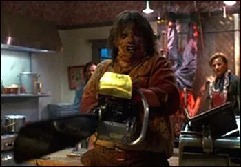 Dans 'Massacre  la trononneuse III, Leatherface', combien de membres composent la famille de Leatherface ? (lui-mme compt)