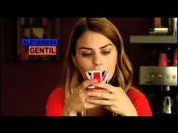 Dans l'pisode 5 de la saison 4,  qui Tiphaine crit-elle (au tout dbut ) ? A . .