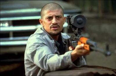 Adrien, spcialis dans le braquage  main arme est atteint d'une maladie incurable. Werner, ex-lgionnaire, tireur d'lite sniper et suicidaire hant par ses victimes.