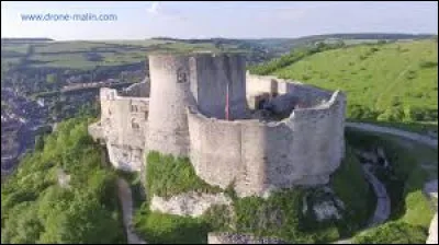 A son retour de croisade, Richard Coeur de Lion affronte Philippe Auguste pour la défense de ses fiefs en France. Quelle forteresse tenue par les anglais tombe en 1204, ouvrant la voie à la conquête de la Normandie par le roi de France ?