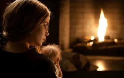 Qui s'occupe du bb de Bella aprs l'accouchement ?