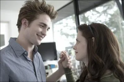 Comment s'appelle la musique sur laquelle Edward et Bella dansent dans la maison des Cullen ?