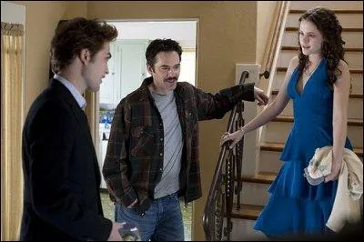 Que prend Bella pour rassurer son pre, lors de toutes ses sorties avec Edward ?