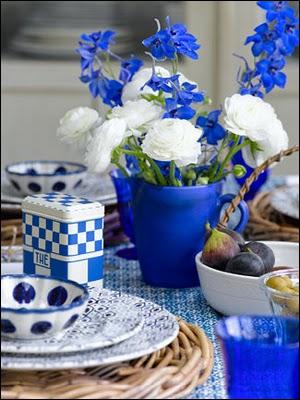 Ce joli bouquet trs contrast doit sa beaut  ces fleurs trs bleues qui sont ?