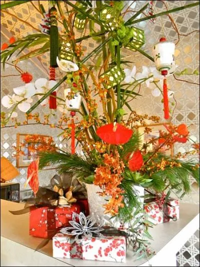 Un joli bouquet trs clatant. Quelles sont ces fleurs rouges ?