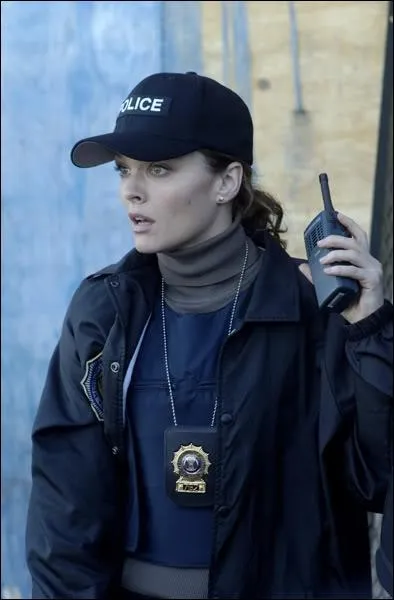 Comment s'appelle cette femme ?