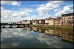 Dans quel pays coule l'Arno ?