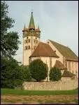 Dans le Bas-Rhin, cette glise est enserre dans les vestiges mdivaux du cimetire fortifi. Elle date du XVIIIe sicle. Le clocher ralis en chtaignier est recouvert de tuiles .