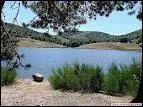 C'est l'un des joyaux du parc naturel des Cvennes, un lac artificiel cr en 1963. Situ sur le massif du Lingas, au sud de l'Aigoual, il est entour de sous-bois et de prairies.