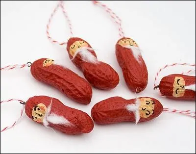 Voici de petites suspensions trs mignonnes Pres Nol, faites avec de la patience  partir ?