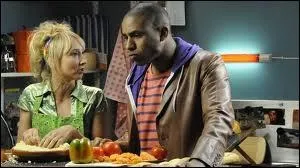 Qui est cet homme qui fait tout chez lui ?