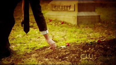  la fin de la saison 2, deux personnages meurent. De qui s'agit-il ?