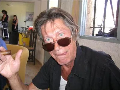 Il a t guitariste d'Eddy Mitchell