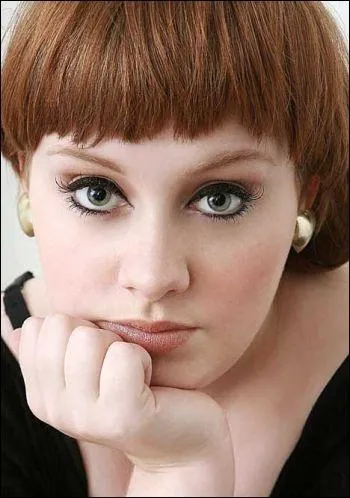 Chanteuse britannique connue avec ce titre  Rolling in the Deep  :