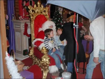 Le pre Nol n'est pas si gros puisqu'il passe ...