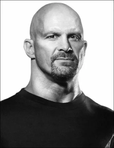 Cet ancien catcheur, autrefois surnomm 'Stone Cold', joue Dan Paine, l'un des baraqus de l'quipe de Munroe. Qui est-il ?