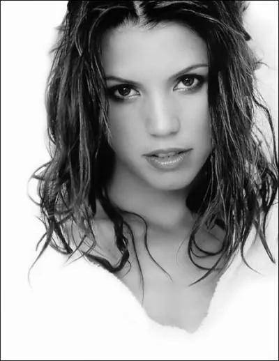 Quelle ancienne actrice de 'Buffy contre les Vampires' joue Lacy, la petite amie de Christmas ?