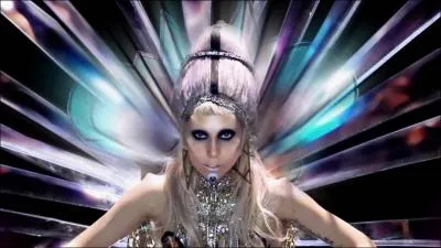 Quelle(s) principale(s) chanson(s) chante Lady Gaga en 2011 ?