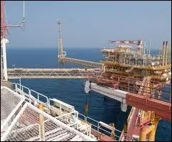 En mer, Total exploite le champ gazier de Yadana.