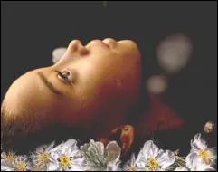 Comment leur amie Rue est-elle tuée ?