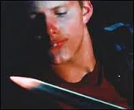 Comment meurt le sadique Cato dans le combat final ?