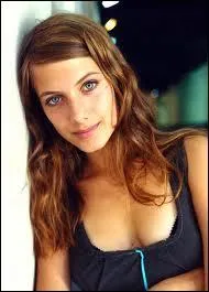 Actrice, ralisatrice et chanteuse. Un indice : Csar du meilleur espoir fminin pour 'Je vais bien, ne t'en fais pas !