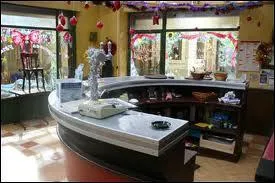 Comment s'appelle le bar de Roland ?