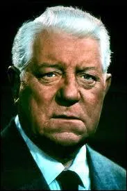 Quelle tait la profession d'Hlne Petit, mre de Jean Gabin