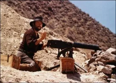 Qu'est-ce que Juan trouve dans la banque  la place de l'or ?