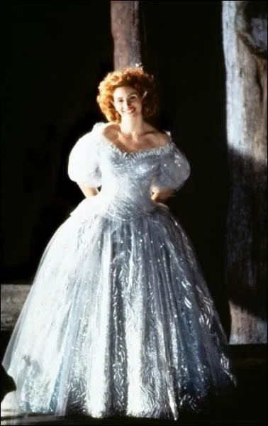 Julia Roberts a interprt la fe Clochette pour Steven Spielberg, dans le film Hook. Qui a crit ses dialogues ?