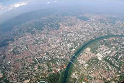 Zagreb est la capitale de la Croatie, un des Etats de l'ex Yougoslavie. Sur les rives de quel affluent du Danube est-elle construite ?