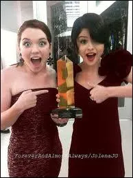 Dans 'Les sorciers de Waverly Place' , qui est la meilleure amie de Alex ( Selena Gomez ) ?