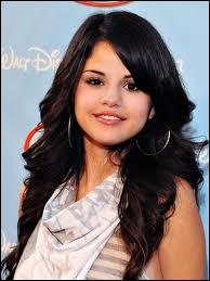 Quel est le dexime prnom de Selena Gomez ?