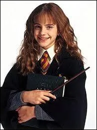 Quel est le sort qu'Hermione utilise pour ouvrir la porte dans le 1er tome ?