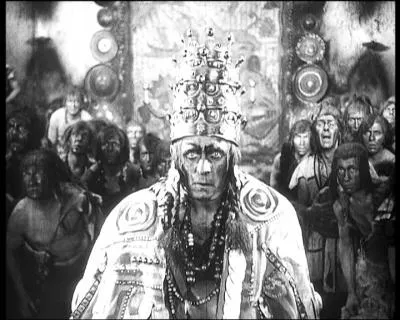 Dans le film, qui est Etzel ?