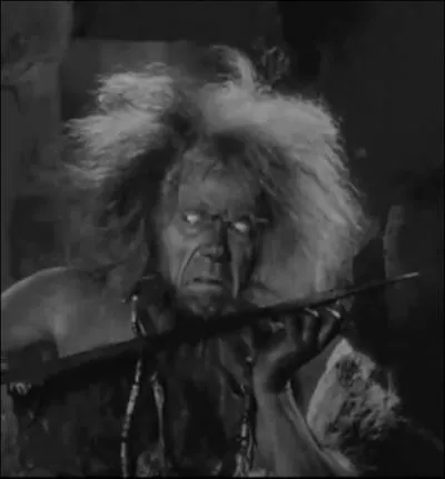 Au dbut du film, comment s'appelle le nain qui aide  forger l'pe de Siegfried ?