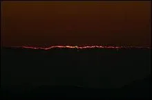 Phnomne optique rare observ juste avant le coucher du soleil ou juste avant son lever, il prend la forme d'un point de couleur... c'est :