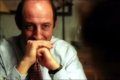 Suite  une dispute avec son pre (K. Merad), le frre de Lili fugue. Lili, 19 ans , sans nouvelles, se laisse mourir, jusqu'au jour o, elle reoit une lettre de Loc, son frre.