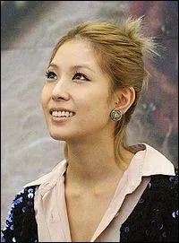 C'est une chanteuse. De qui s'agit-il ?