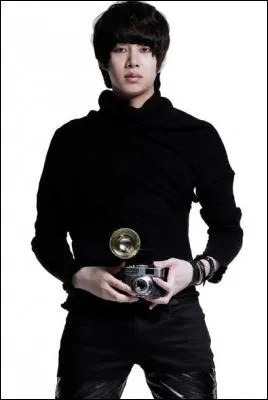 Cette personne fait partie d'un groupe. De qui s'agit-il ?